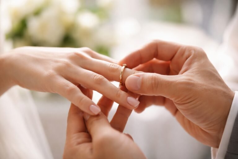 Dónde se pone el anillo de boda